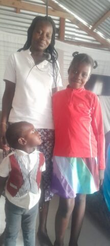 Gladys mit Mama und dem kleinem Bruder Gilbert Eliano